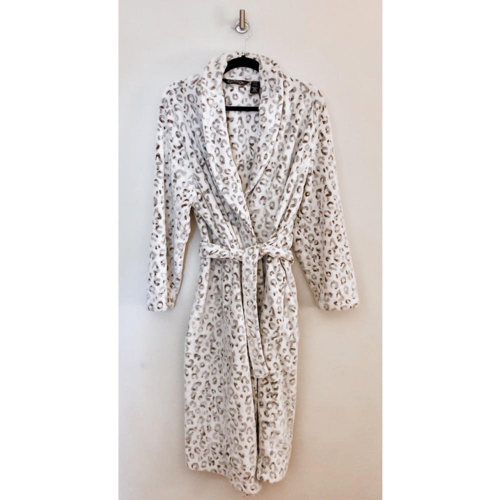Snow Leopard Fleece Robe NWOT